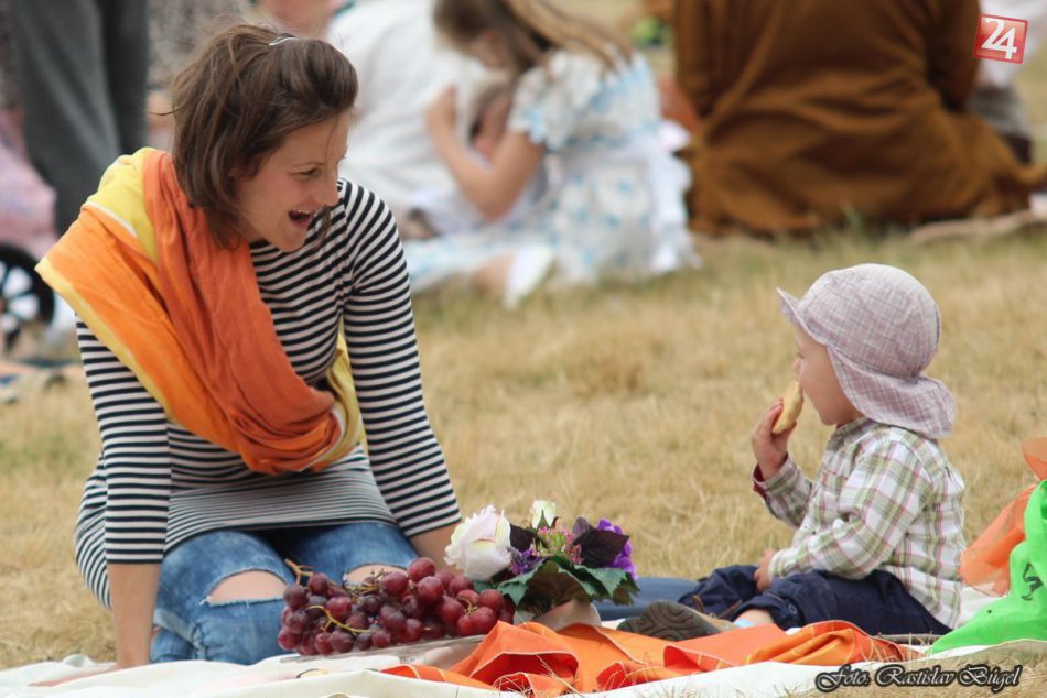 Ilustračný obrázok k článku Raňajky v tráve si dáme s bohatým programom: Nebude chýbať ochutnávka vín, hudba či divadlo