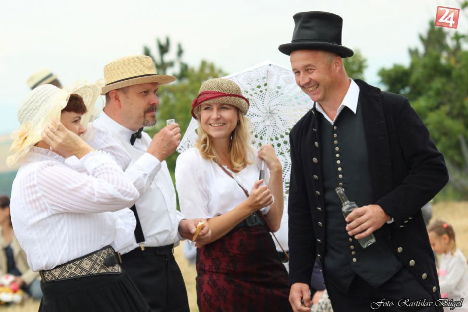 Ilustračný obrázok k článku Piknik s neuveriteľnou atmosférou Dražovského kostolíka: Najromantickejšie Raňajky v tráve si vychutnáme aj tento rok