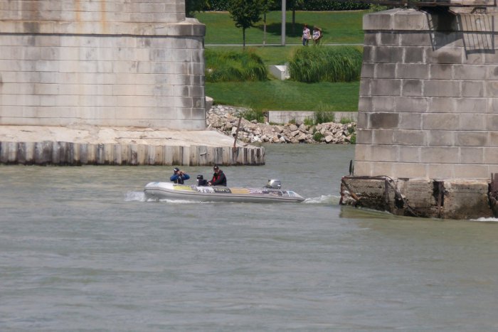 Ilustračný obrázok k článku Do Dunaja dnes skočil muž. Zachrániť sa ho, žial nepodarilo