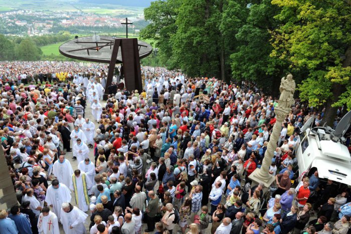 Ilustračný obrázok k článku Vodiči zbystrite pozornosť: Kvôli Mariánskej púti budú uzavreté niektoré cesty!