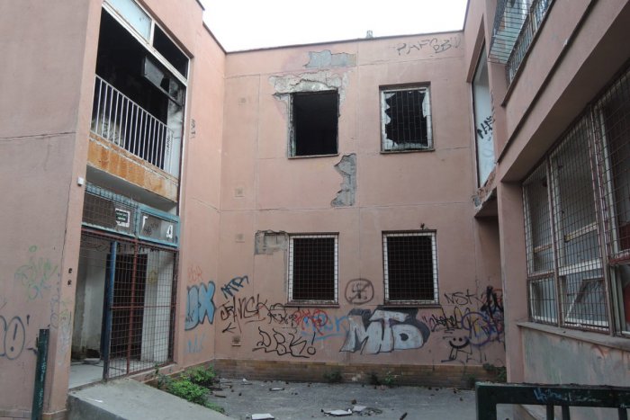 Ilustračný obrázok k článku Dúbravka chce dať do poriadku schátraný objekt na Ul. ktp. Jána Rašu