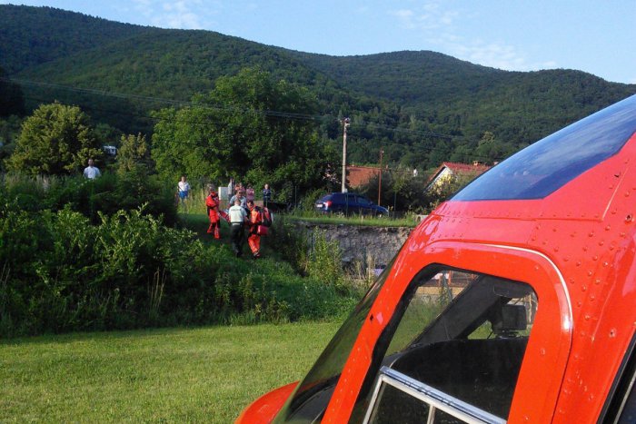 Ilustračný obrázok k článku Leteckí záchranári v akcii: Žena (44) sa zranila pri zbere čerešní!