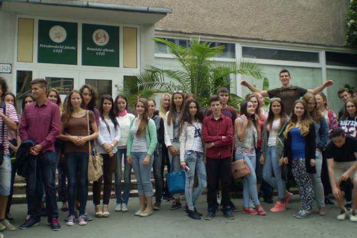 Ilustračný obrázok k článku Počas posledných dní v škole sa gymnazisti vybrali na exkurziu: Spoločnosť im robili motýle