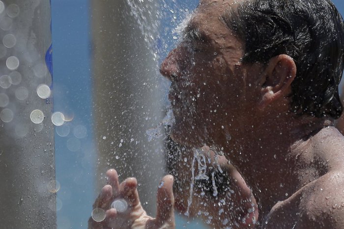 Ilustračný obrázok k článku Na slnku to dnes nepreháňajte! Pre celý Bratislavský kraj platí výstraha najvyššieho stupňa