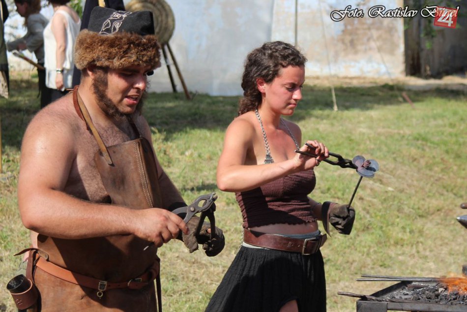 Ilustračný obrázok k článku Výroba šperkov, nádob a tkanie látok: Pripravuje sa výstava, ktorá predstaví život Slovanov pod Zoborom