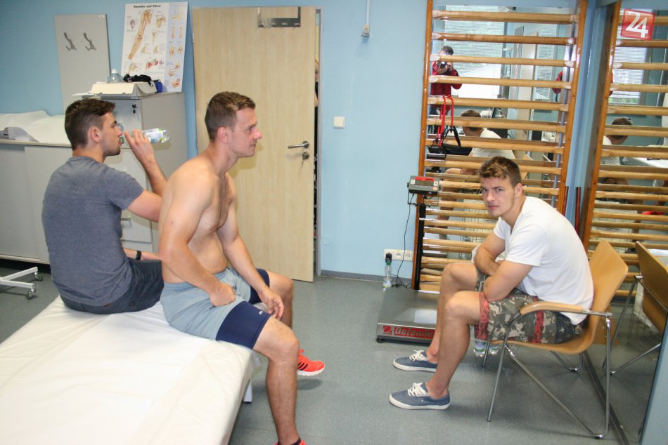 Ilustračný obrázok k článku Oceliarov čakalo vyšetrenie. Verdikt lekára: Hokejisti sú pripravení! FOTO