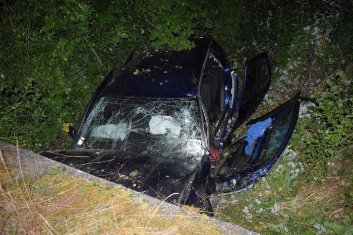 Ilustračný obrázok k článku Nešťastie pri Mikuláši: Vodička (29) prešla mimo cestu, s celou osádkou narazila do betónu!