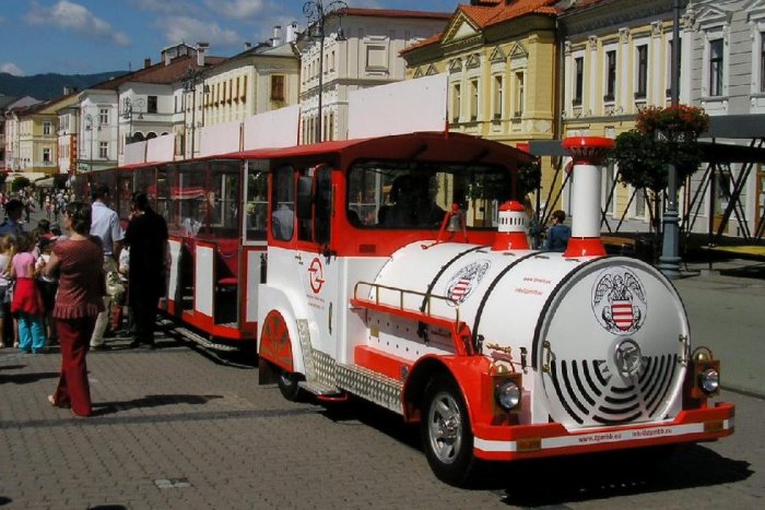 Ilustračný obrázok k článku Bystrická atrakcia opäť vyrazila do ulíc: Ktorými lokalitami premáva vláčik Pretórium?