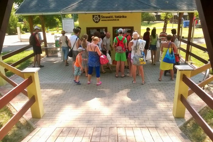 Ilustračný obrázok k článku Veľký letný prehľad z novozámockeho kúpaliska: Koľko tento rok stoja obľúbené dobroty?