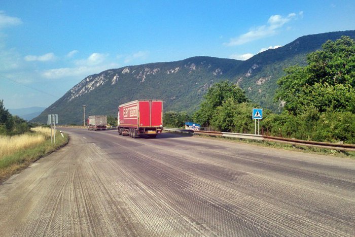 Ilustračný obrázok k článku Vodiči, tešte sa! TENTO nebezpečný úsek cestári konečne opravia