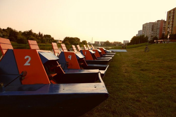 Ilustračný obrázok k článku Slnenie Humenčanov pri Laborci? Rekreačná oblasť vstúpila do sezóny s novinkou