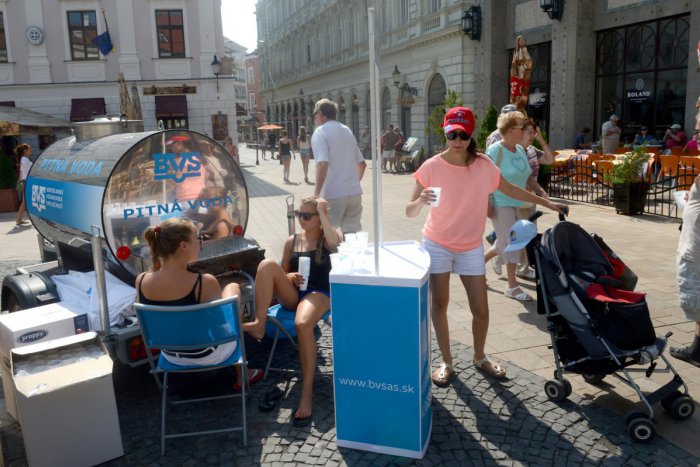 Ilustračný obrázok k článku Mesto pre očakávané horúčavy opäť pristaví pre ľudí cisternu s vodou