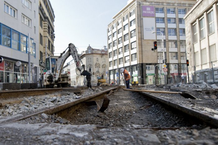 Ilustračný obrázok k článku Štúrovu ulicu čakajú veľké zmeny! Budú na nej jazdiť električky v oboch smeroch