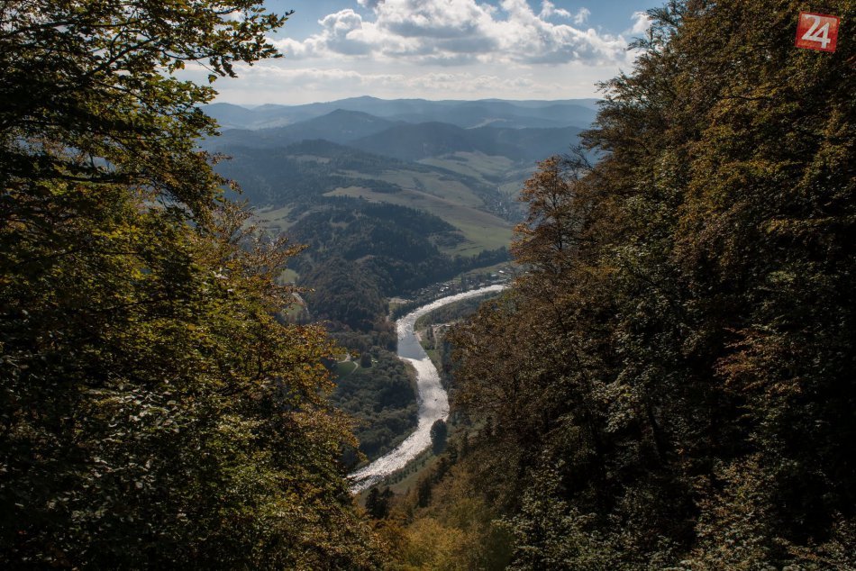 Ilustračný obrázok k článku Turisti počuli volanie o pomoc: Cyklistu (39) počas jazdy zasiahol padajúci strom