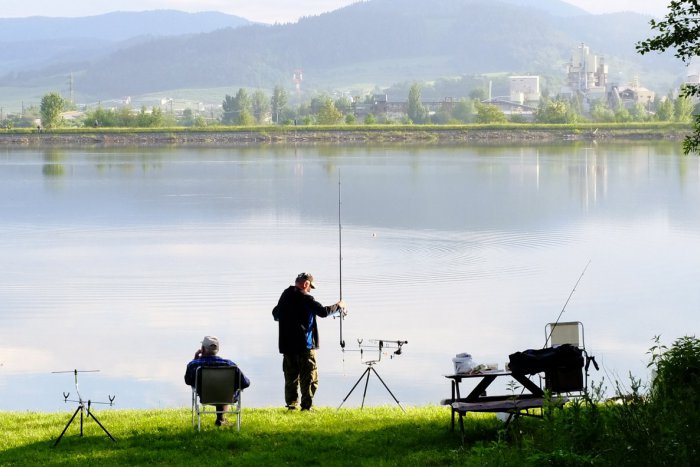 Ilustračný obrázok k článku Stavte na osvieženie na čerstvom vzduchu: 6 dôvodov, prečo sa ísť kúpať na Vodné dielo Žilina