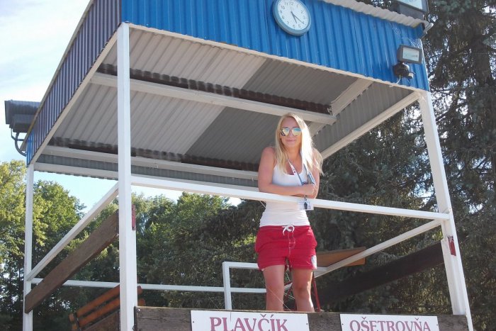 Ilustračný obrázok k článku Sympatická plavčíčka Baška (21) z novoveského kúpaliska: Odoláva narážkam aj pozvaniam na kávu
