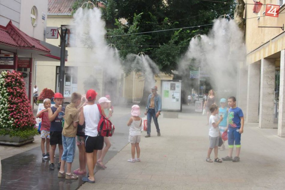 Ilustračný obrázok k článku Boj s horúčavami v Zámkoch: Po roku obnovili a pridali rozprašovače vodnej pary