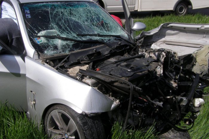 Ilustračný obrázok k článku V Žiline havaroval mladík (23) na BMW: S autom prešiel do protismeru, v oplotení skončil hneď dvakrát!