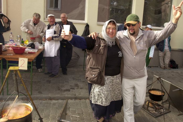 Ilustračný obrázok k článku Súťaž v krájaní cibule no hlavne veľa fazule... Už onedlho to bude pri Bystrici rozvoniavať tradičnou pochúťkou