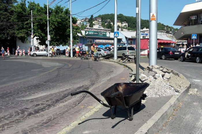 Ilustračný obrázok k článku Stavebné práce pred Hlavnou stanicou vstupujú do tretej etapy, dokonca s predstihom 10 dní