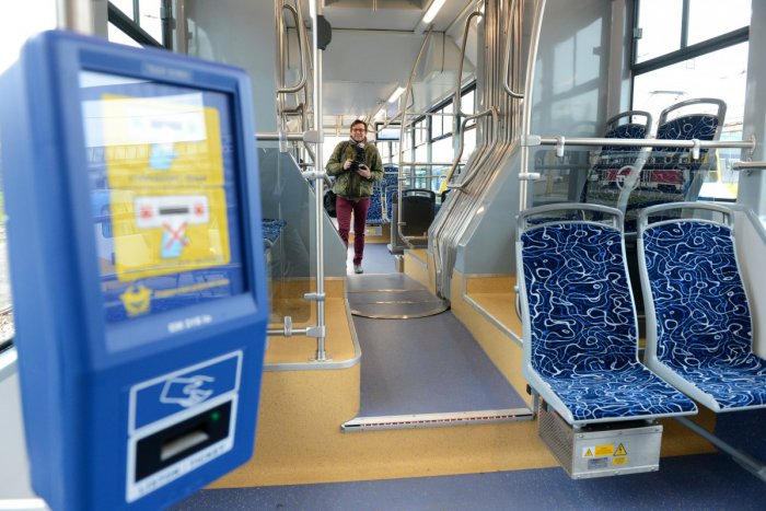 Ilustračný obrázok k článku Dopravný podnik zavedie novinku: V MHD pribudnú vysielačky pre nevidiacich