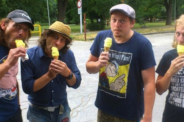 Ilustračný obrázok k článku Kapela U.K.N.D predstavuje letný singel: Vychutnajte si osviežujúcu Vanilkovú