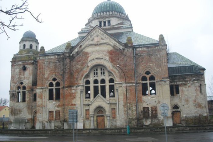 Ilustračný obrázok k článku Ukážte, akí ste lokálpatrioti a koľko toho viete o známej lučeneckej dominante (kvíz)