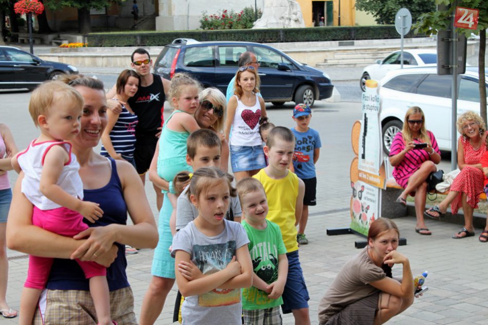 Ilustračný obrázok k článku Jeden deň patril drobcom, ďalší zase ženám: Akcie na rožňavskom námestí OBRAZOM