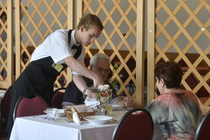 Ilustračný obrázok k článku Liptovskí hotelieri bojujú s nedostatkom pracovníkov: Zmeniť to chcú týmto spôsobom