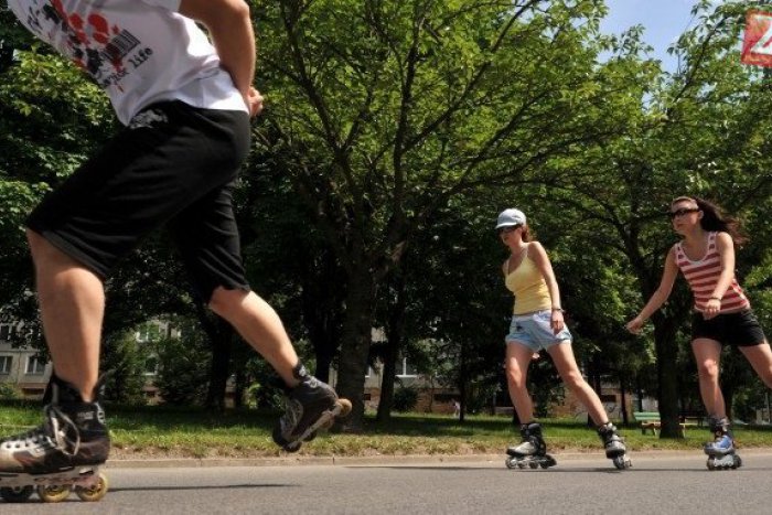 Ilustračný obrázok k článku Obľúbená akcia Bratislava-inline je už aj pre deti a korčuliarov - začiatočníkov. Zakorčuľovať si môžete opäť zajtra