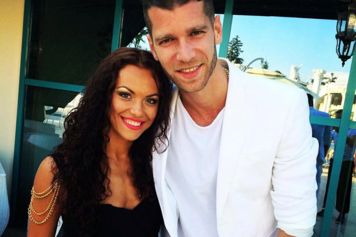 Ilustračný obrázok k článku Krásna Dominika (24) z dedinky pri Žiari: Zahrala si v klipe letného hitu známeho umelca! VIDEO