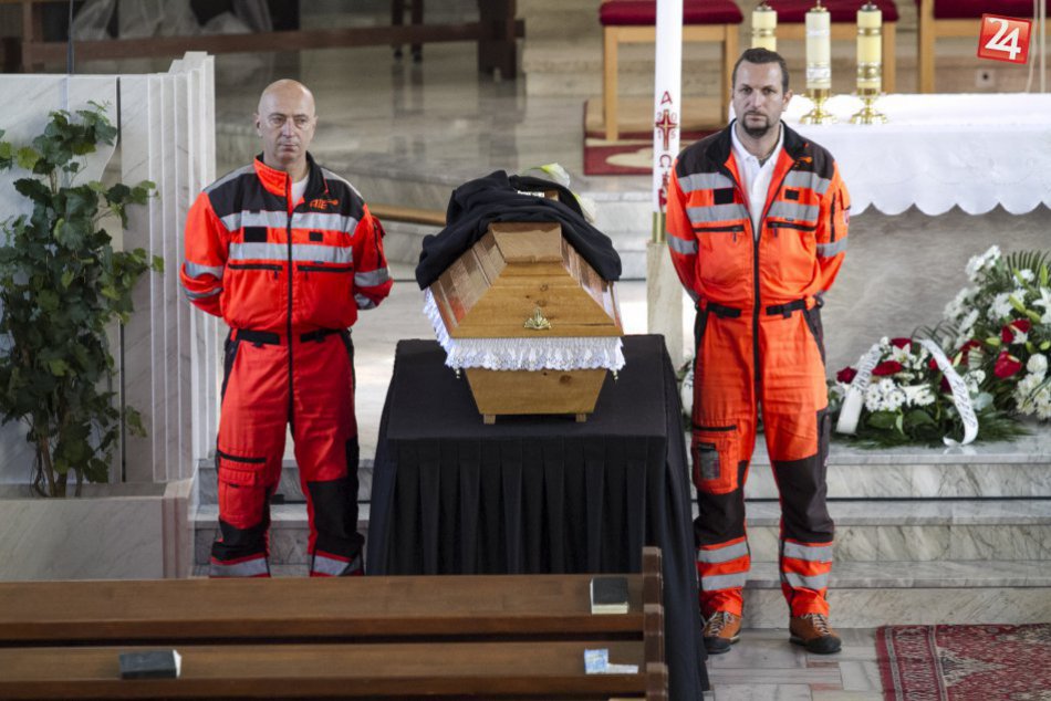 Ilustračný obrázok k článku Spiš zažíva veľmi smutný deň: Prvé zábery z miesta bolestivej rozlúčky s obeťami nešťastia