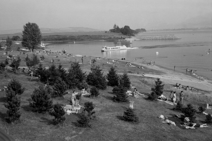 Ilustračný obrázok k článku Jedinečný FOTOnávrat do rokov 1978 a 1983: Takto si možno Liptovskú Maru pamätáte aj vy!