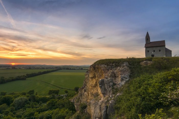 Ilustračný obrázok k článku Pustite si toto VIDEO a ostanete paf: Famózne časozberné zábery zachytili aj známy kostolík!