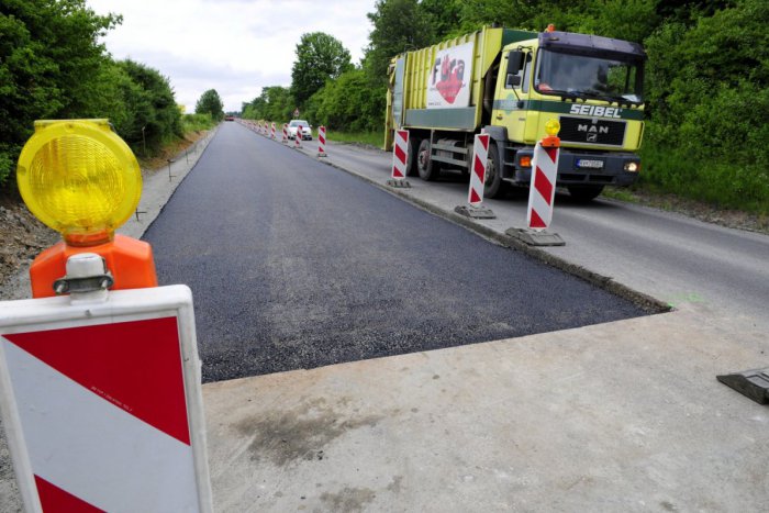 Ilustračný obrázok k článku Správa, ktorá motoristov určite poteší: Tieto zrekonštruované úseky ciest otvorili v okrese Revúca
