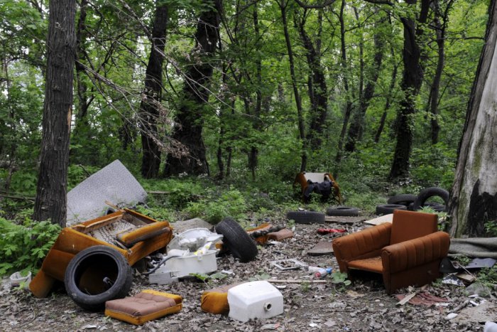 Ilustračný obrázok k článku Poľovníci spolu s dobrovoľníkmi v akcii: Na jar v prírode vyzbierali 250 ton odpadu