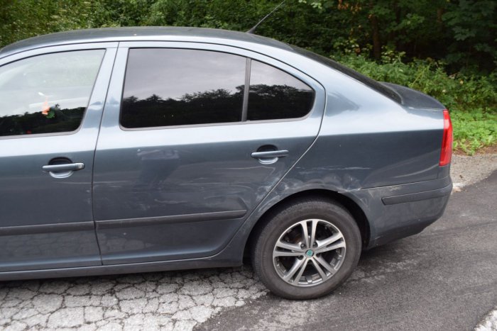 Ilustračný obrázok k článku Nebezpečné manévre na ceste: Vodič doplatil na riskantné predbiehanie kamiónu v zákrute! FOTO