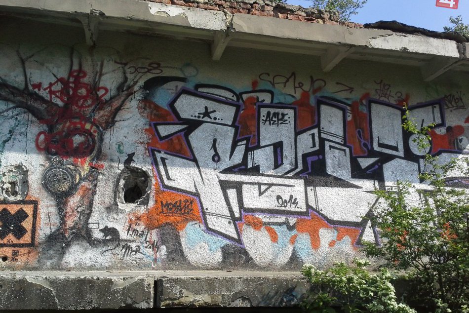 Ilustračný obrázok k článku "Zdobia" aj váš dom grafity? Odstrániť ich môžete aj za mestské peniaze