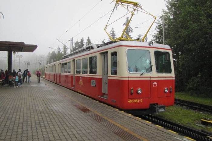 Ilustračný obrázok k článku Zubačka na Štrbské Pleso oslavuje: Premávať začala presne pred 119 rokmi, jazdila rýchlosťou 7,6 km/h