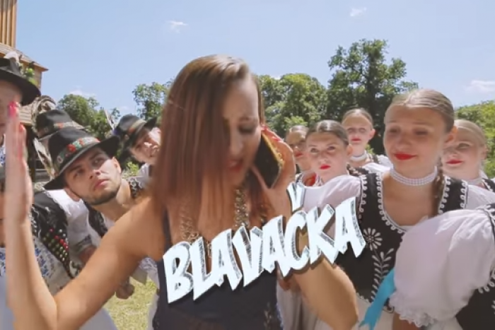 Ilustračný obrázok k článku Vypic a žic: Pravý východniarsky HIT. Topoľčanci, ruku na srdce, rozumiete všetkému?