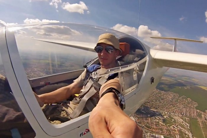 Ilustračný obrázok k článku Mladí piloti sa stretli v Janíkovciach: TAKTO parádne si zalietali :) VIDEO