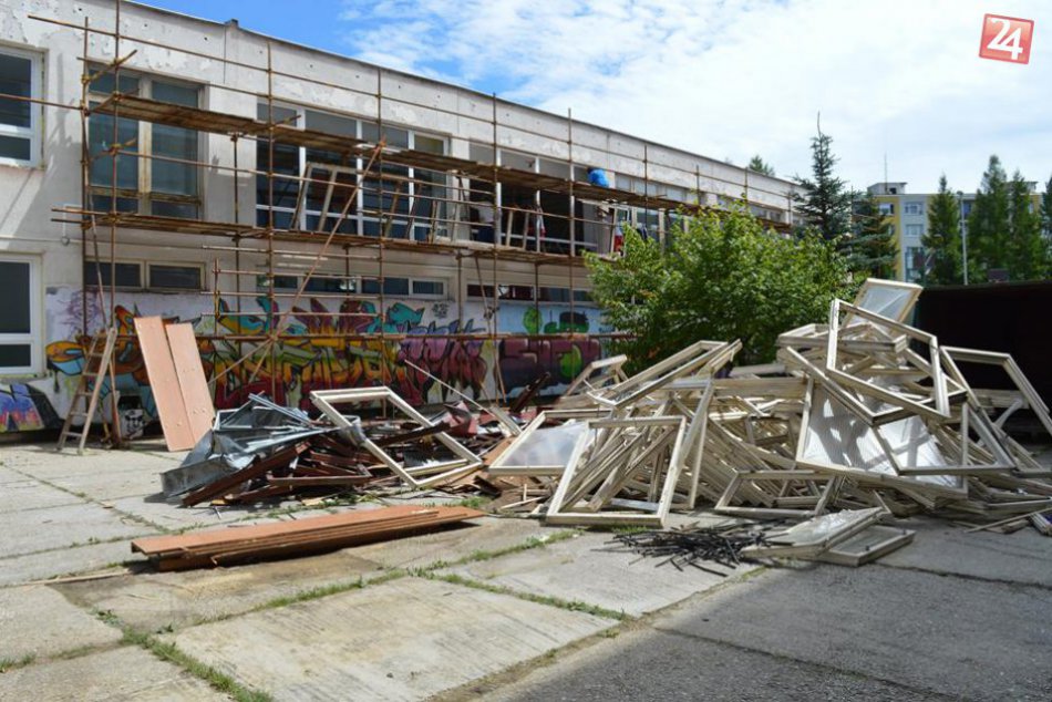 Ilustračný obrázok k článku Na známej bystrickej základke prebieha prácna obnova: FOTKY zo ZŠ Moskovská, čo hovoria za všetko