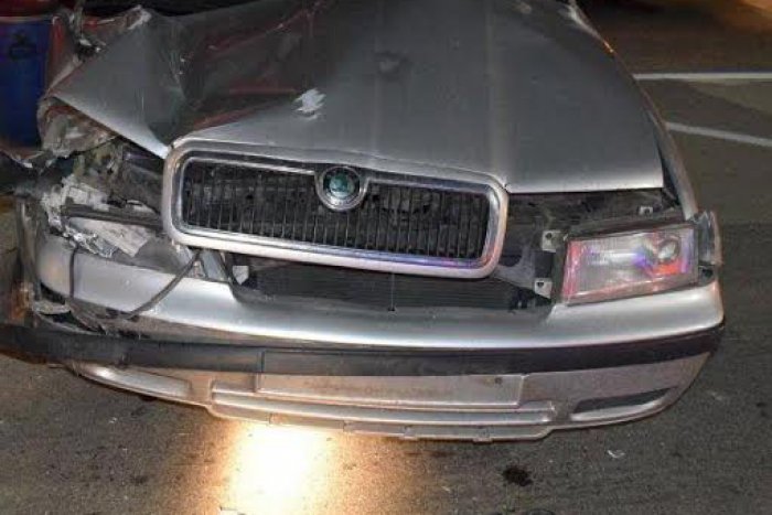 Ilustračný obrázok k článku Mrazivá udalosť na železnici: Octavia vošla do jazdnej dráhy vlakovej súprave, došlo k zrážke!