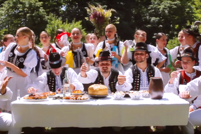 Ilustračný obrázok k článku Dídžeji z východu prehovorili o východniarskom hite: Otvorené reakcie na skladbu Vypic a žic!