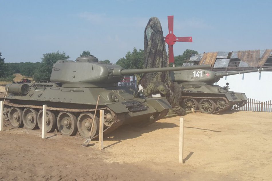 Ilustračný obrázok k článku Zaujímajú vás zbrane, technika, či vozidlá z obdobia 2.svetovej vojny? Príďte na Slovenské piesky 2015