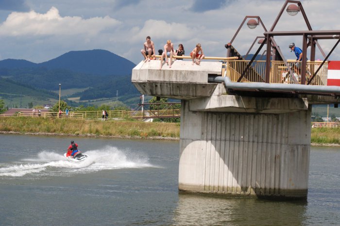 Ilustračný obrázok k článku Triatlon obmedzí cestovanie na Vodné dielo: Niektoré spoje linky č. 67 budú skrátené