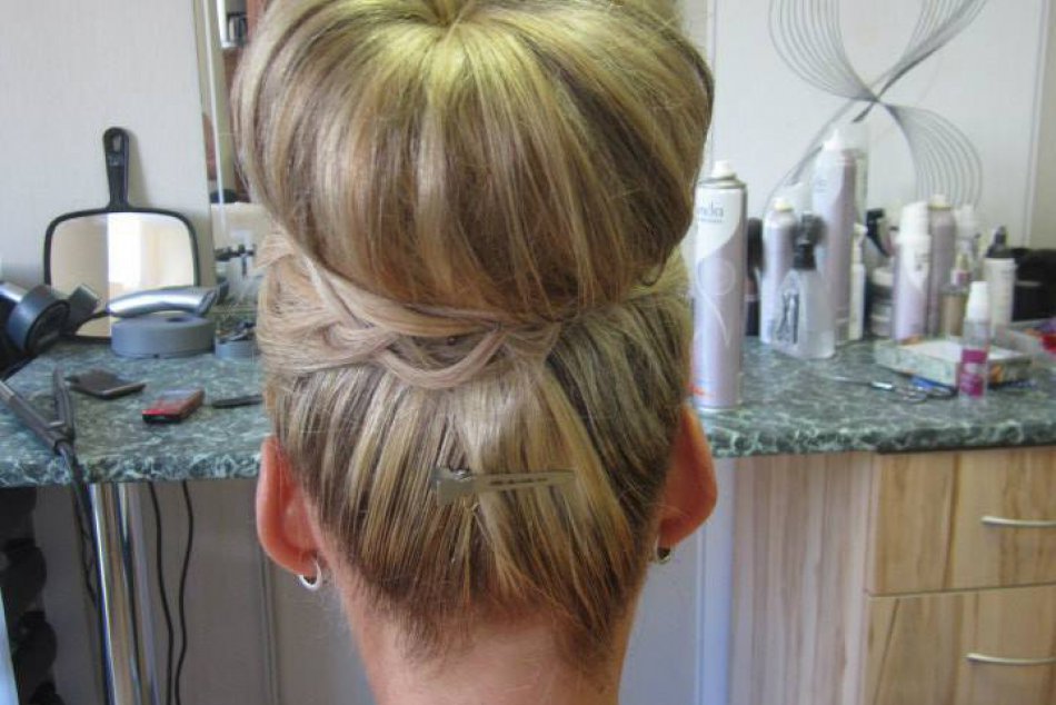 Ilustračný obrázok k článku Známa michalovská kaderníčka radí: TOP letné účesy, ktoré vám zachránia deň! FOTO