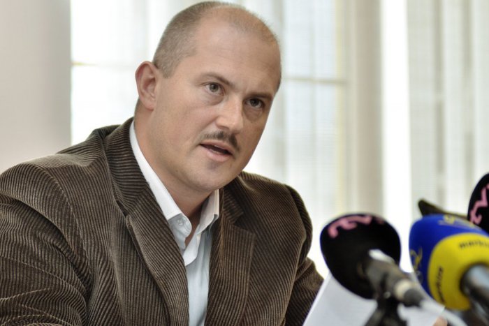 Ilustračný obrázok k článku Kotleba a krajskí poslanci mieria do Bartošovej Lehôtky: Pozrite si bod po bode, čo budú riešiť