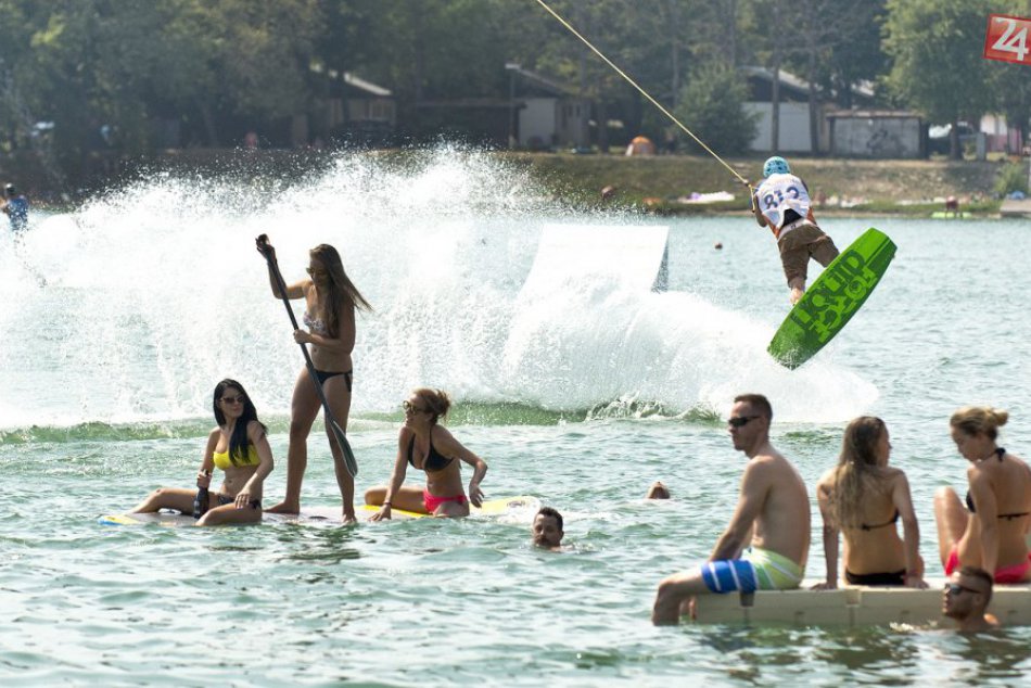 Ilustračný obrázok k článku Známa Liptovská Mara neďaleko Mikuláša: Dali jej hygienici zelenú?