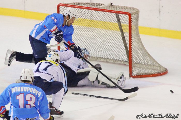 Ilustračný obrázok k článku Nitrianski hokejisti majú za sebou druhý zápas Rona Cup-u: Drámu pred koncom zápasu rozhodol Bajtek